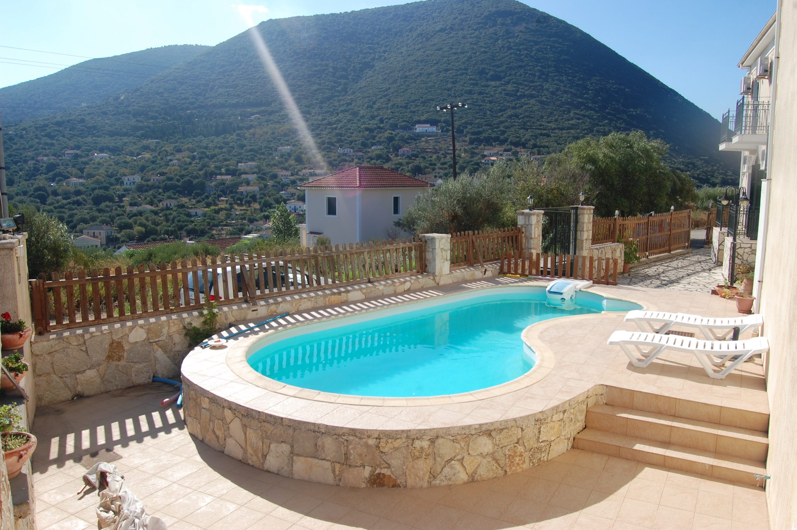 πισίνα του Iriana Village προς ενοικίαση στην Ιθάκη Ελλάδα, Σταυρός
