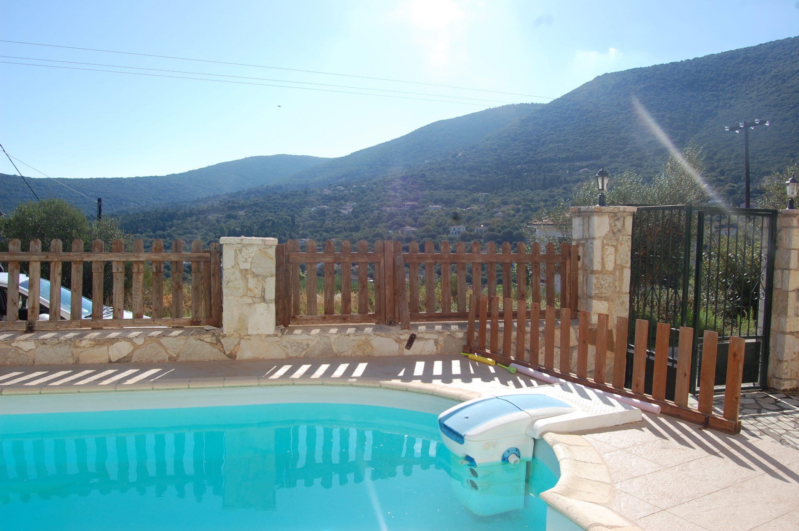 πισίνα του Iriana Village προς ενοικίαση στην Ιθάκη Ελλάδα, Σταυρός