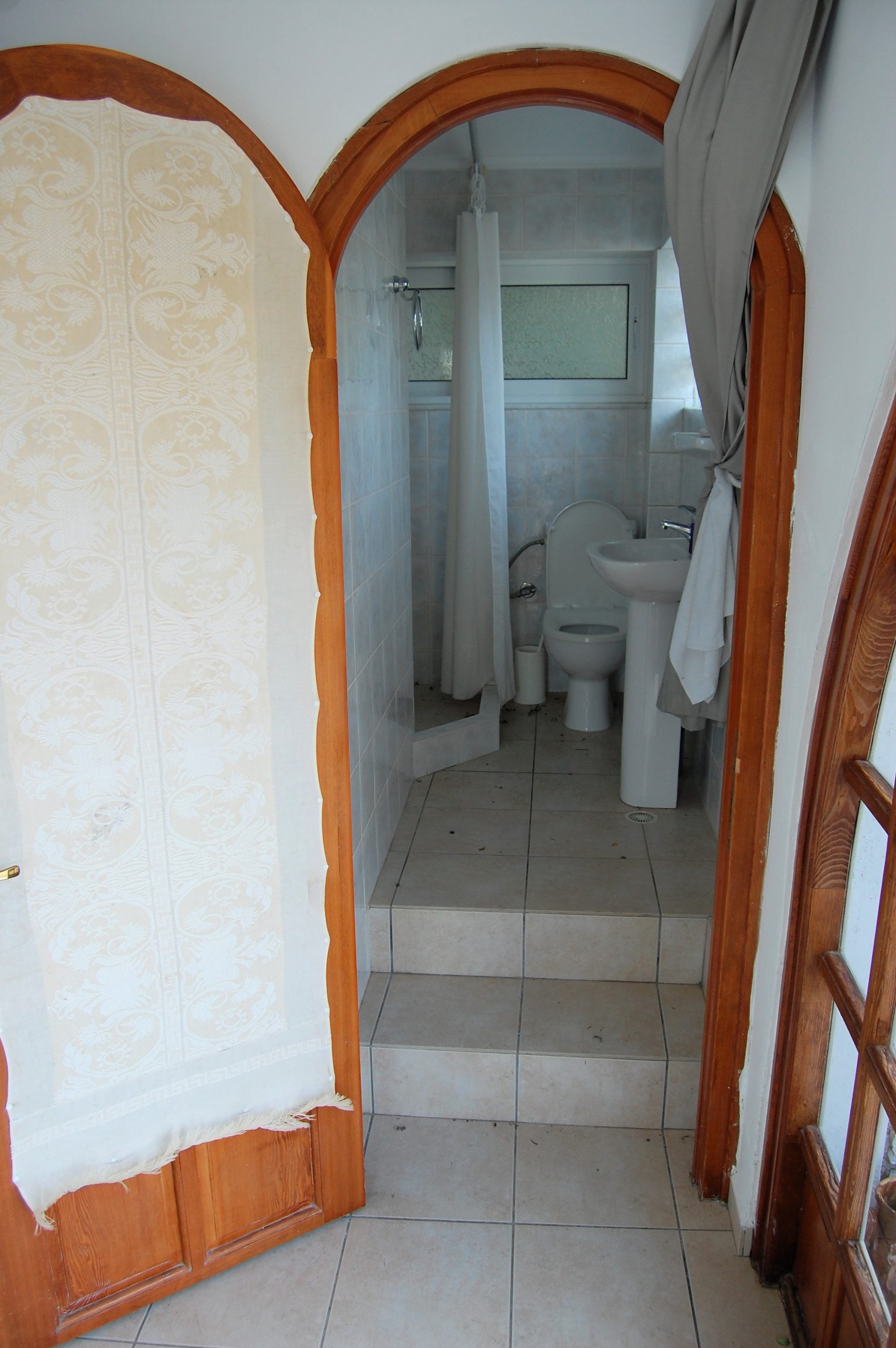 Bathroom of house for rent Ithaca Greece, Frikes