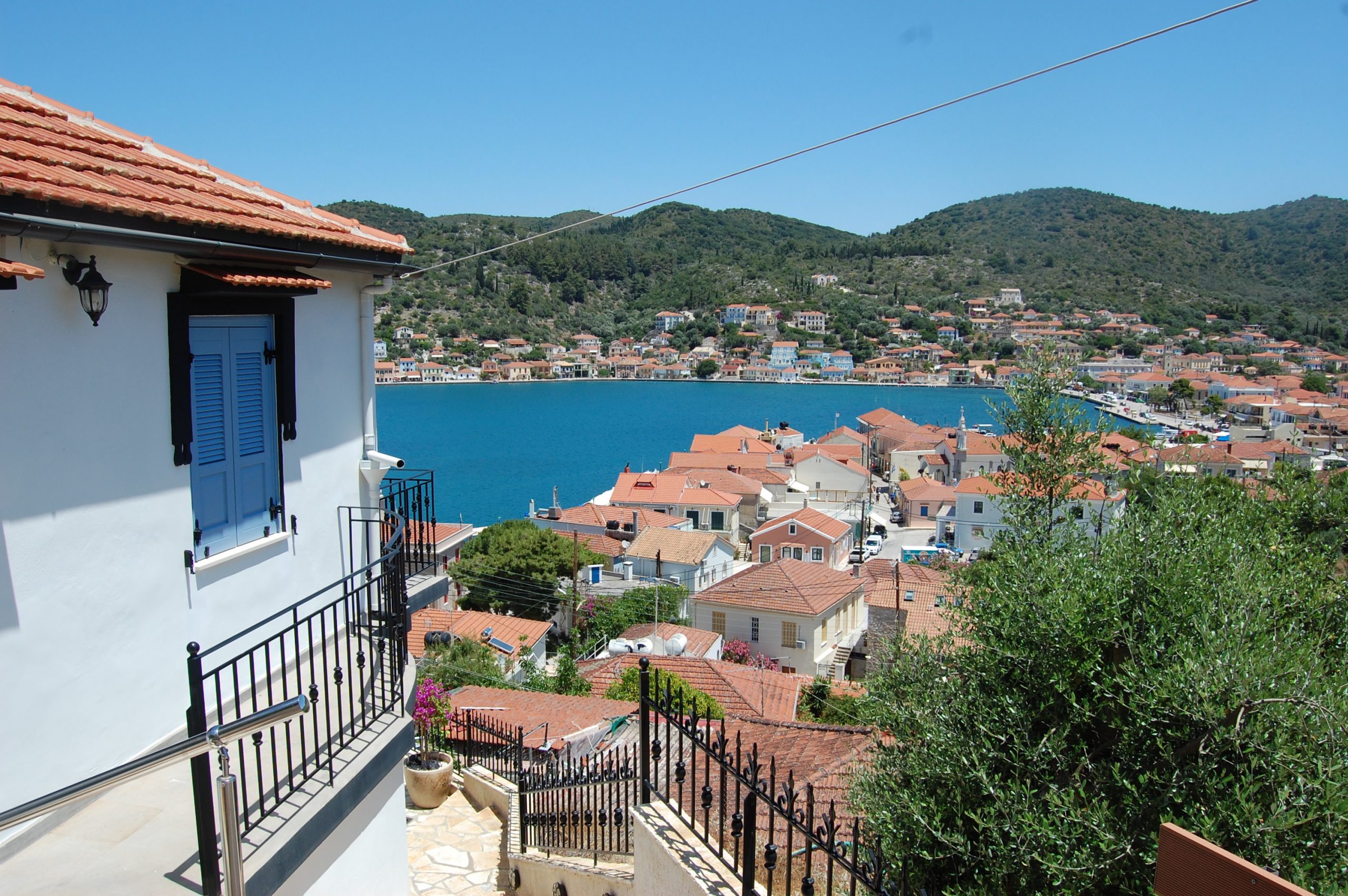 Back courtyard of Bay View house for rent in Vathi