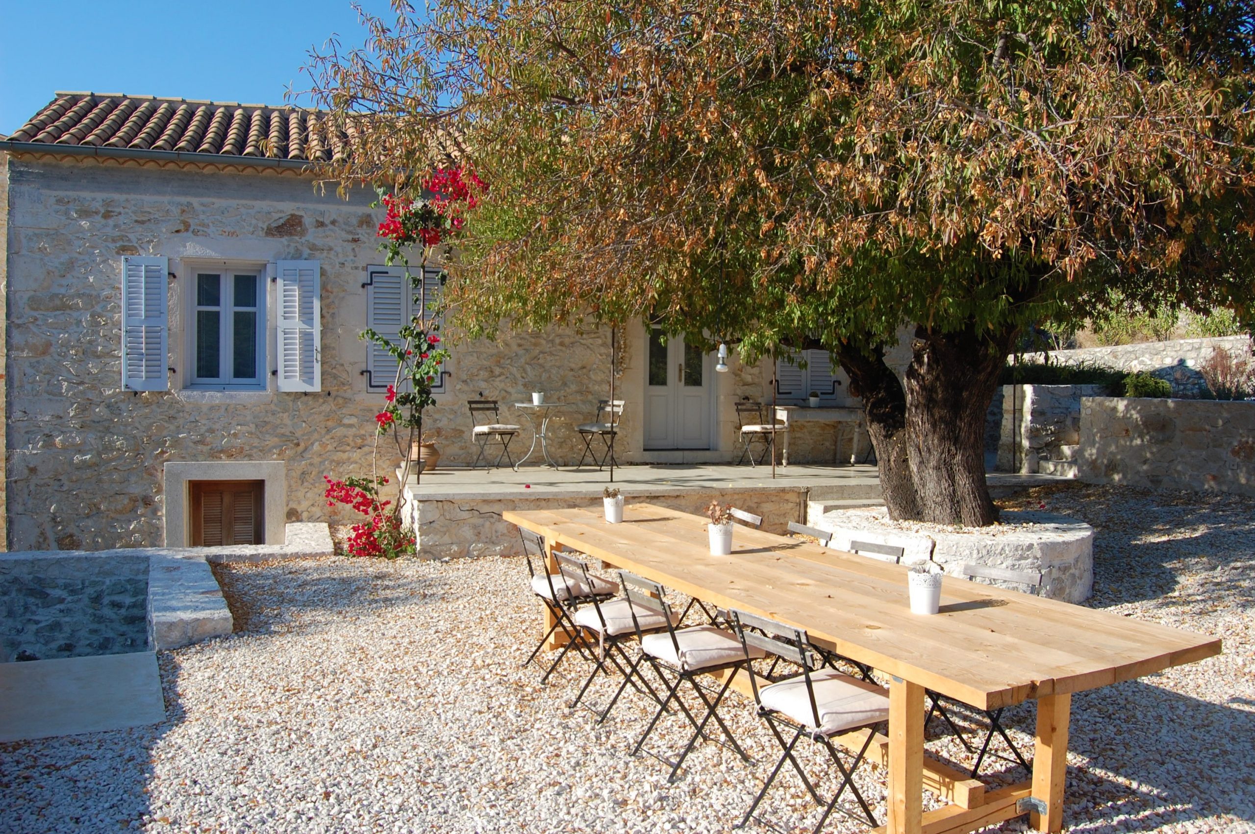 Outdoor entertainment area at Villa Kalos for rent, Ithaca Greece Lahos