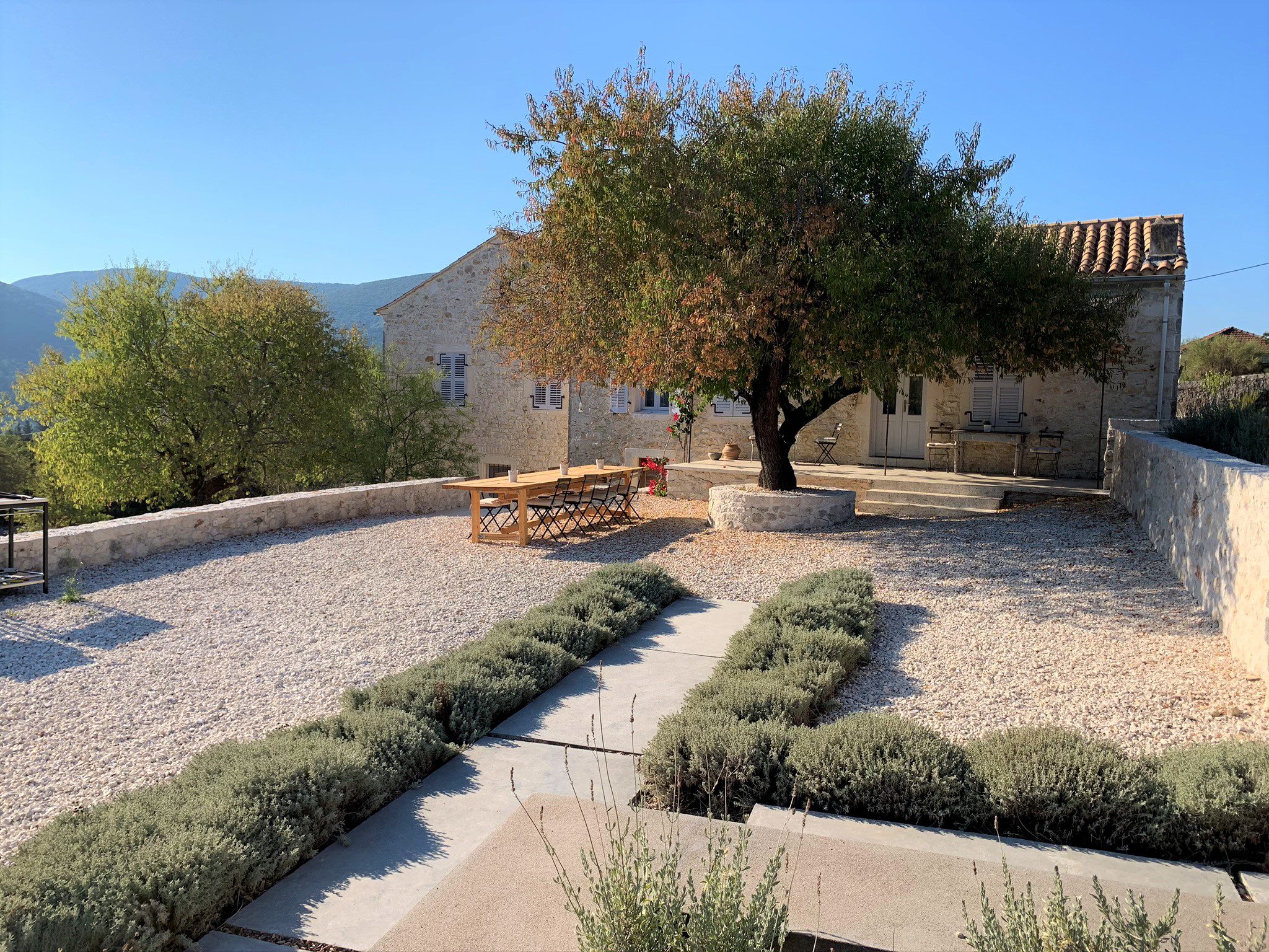 Outdoor entertainment area at Villa Kalos for rent, Ithaca Greece Lahos