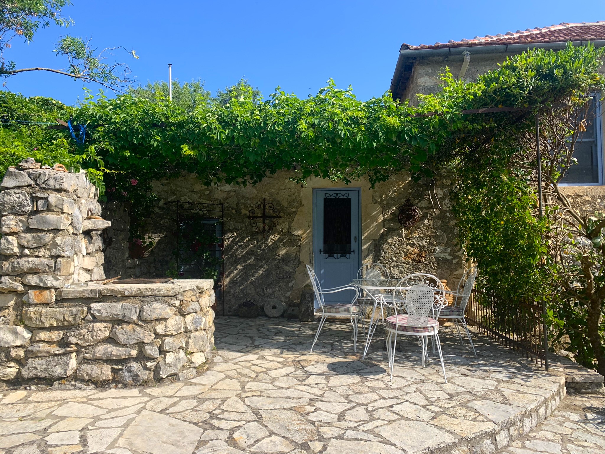 Garden patio and BBQ area of house for sale in Ithaca Greece, Lahos