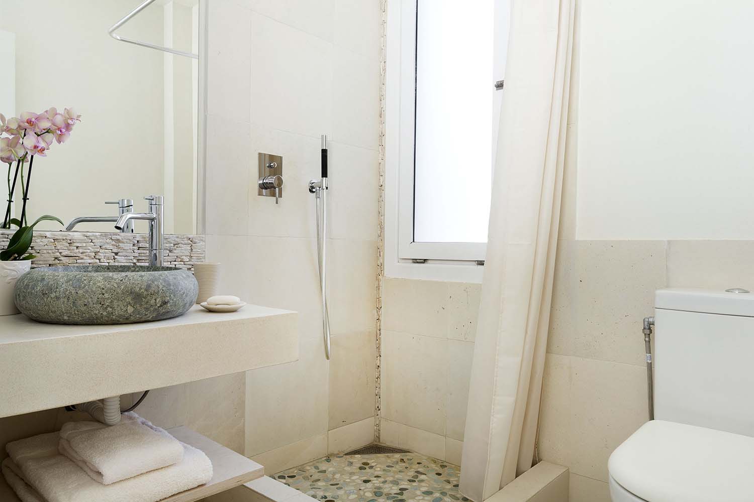 Bathroom of house for sale in Ithaca Greece, Ag. Saranda