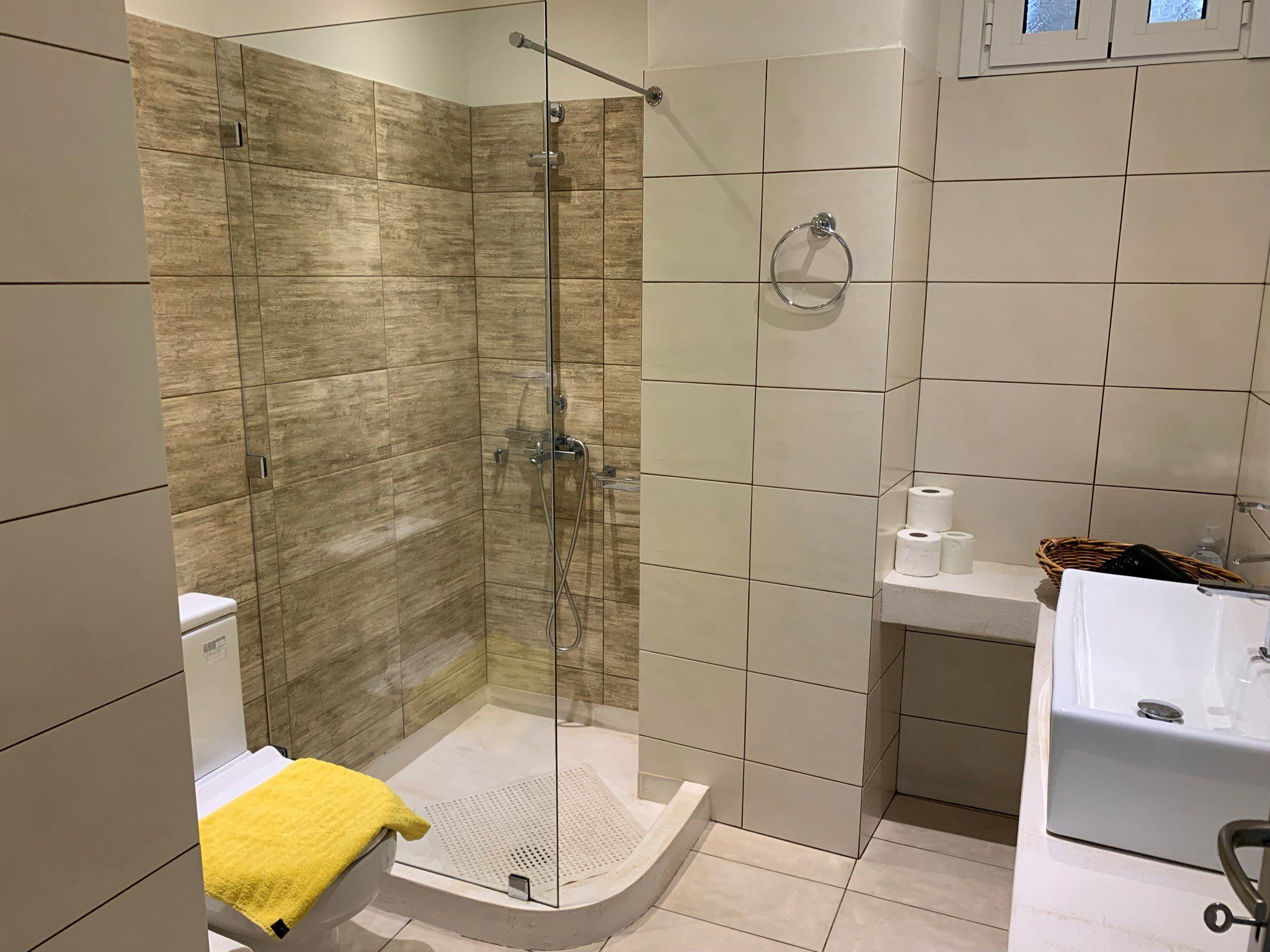 Bathroom of apartment for rent in Ithaca Greece, Frikes