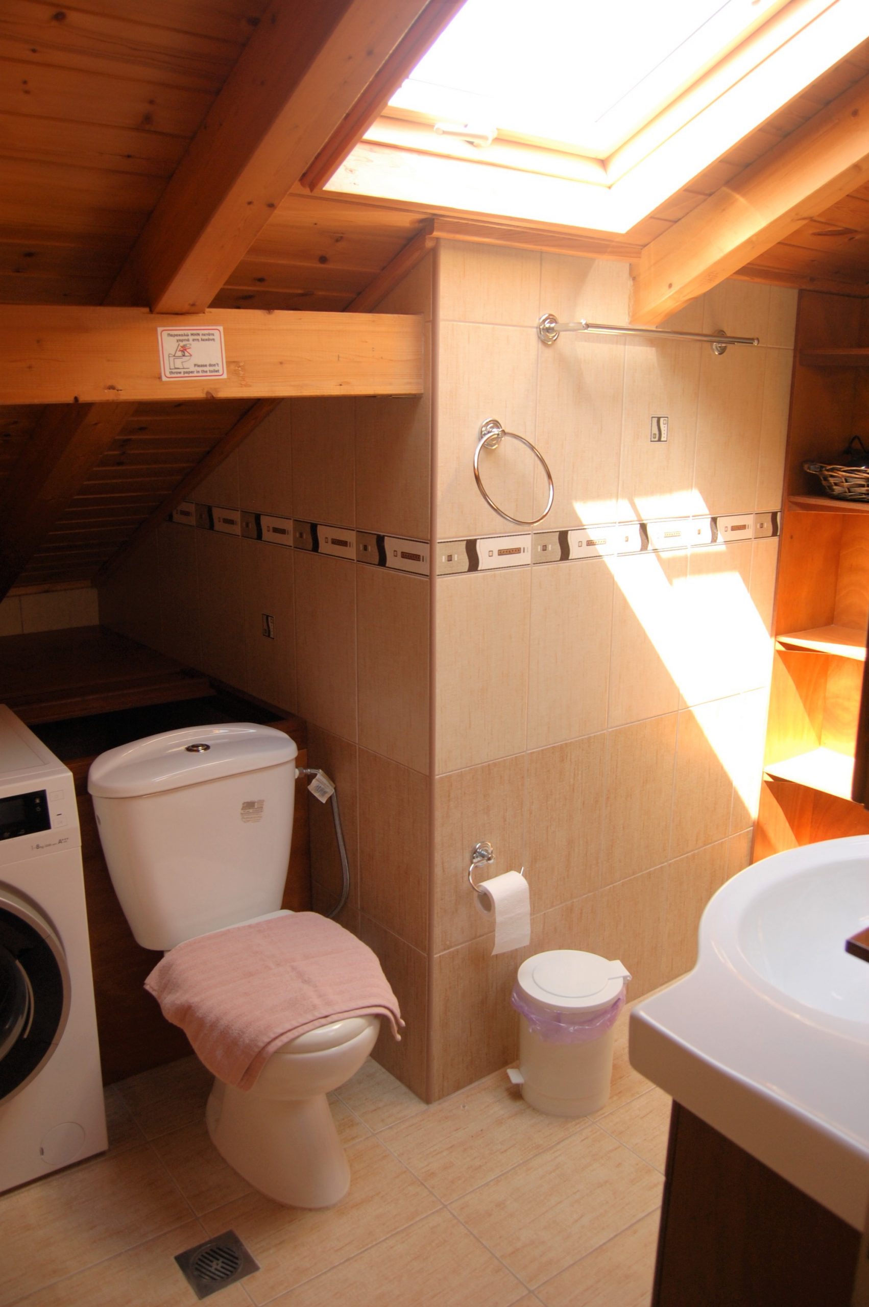 Bathroom of apartment for rent in Ithaca Greece, Frikes