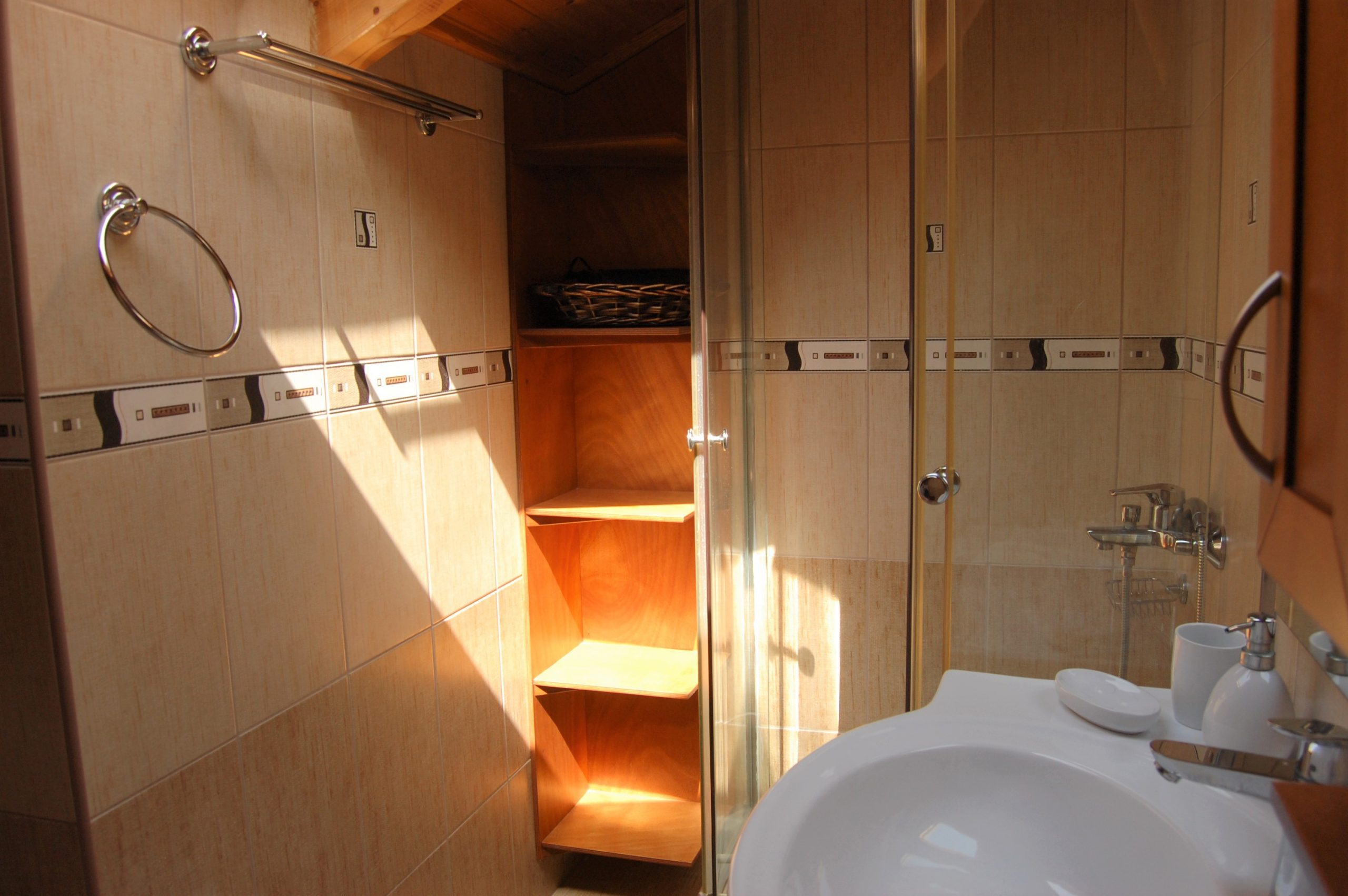 Bathroom of apartment for rent in Ithaca Greece, Frikes
