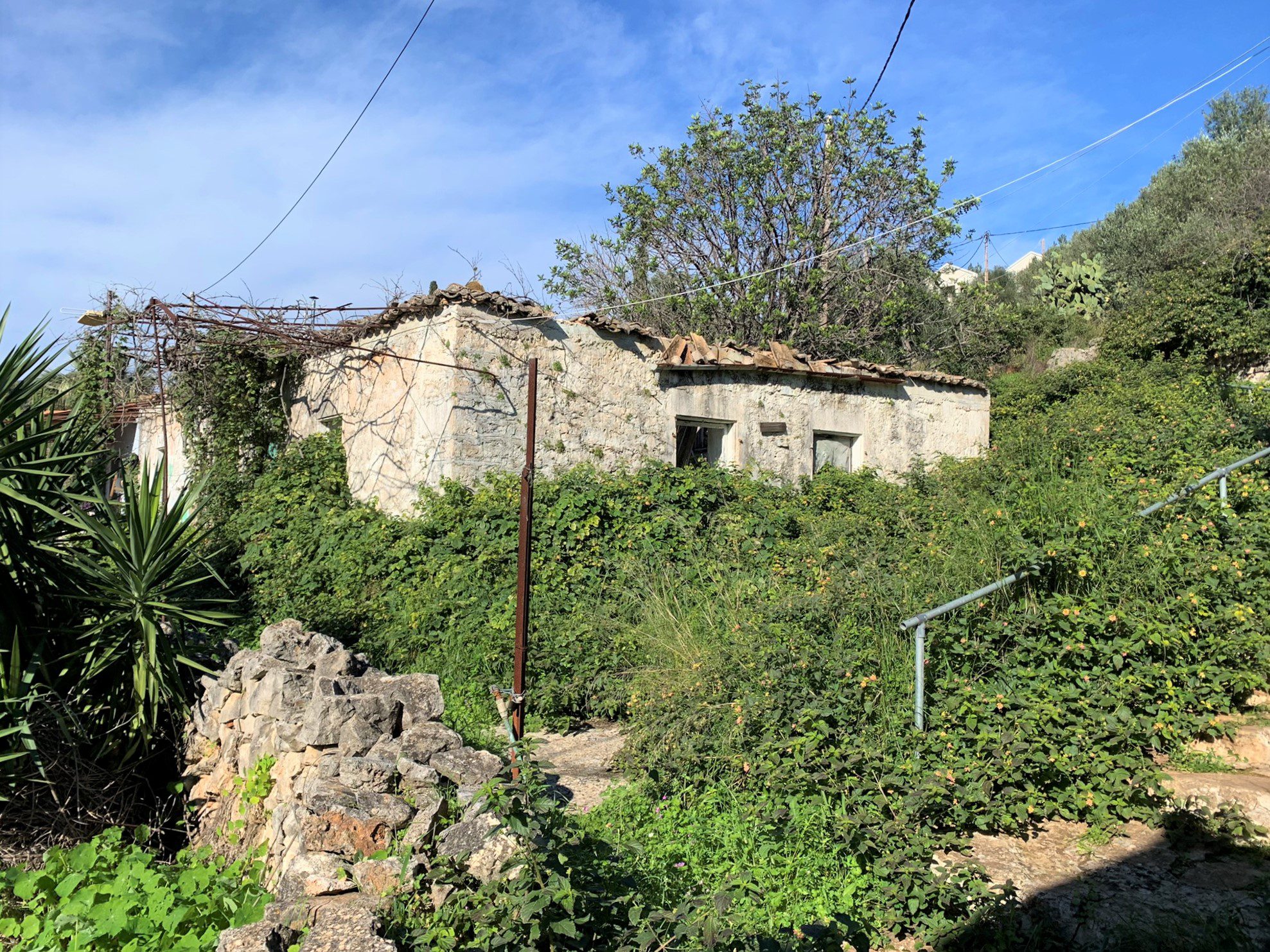 Surrounding land of ruin for sale on Ithaca Greece, Vathi