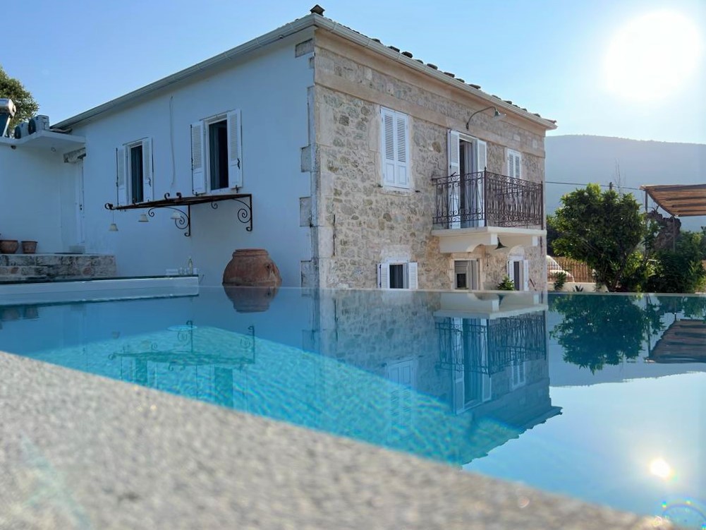 Swimming pool of villa for rent on Ithaca Greece, Lahos