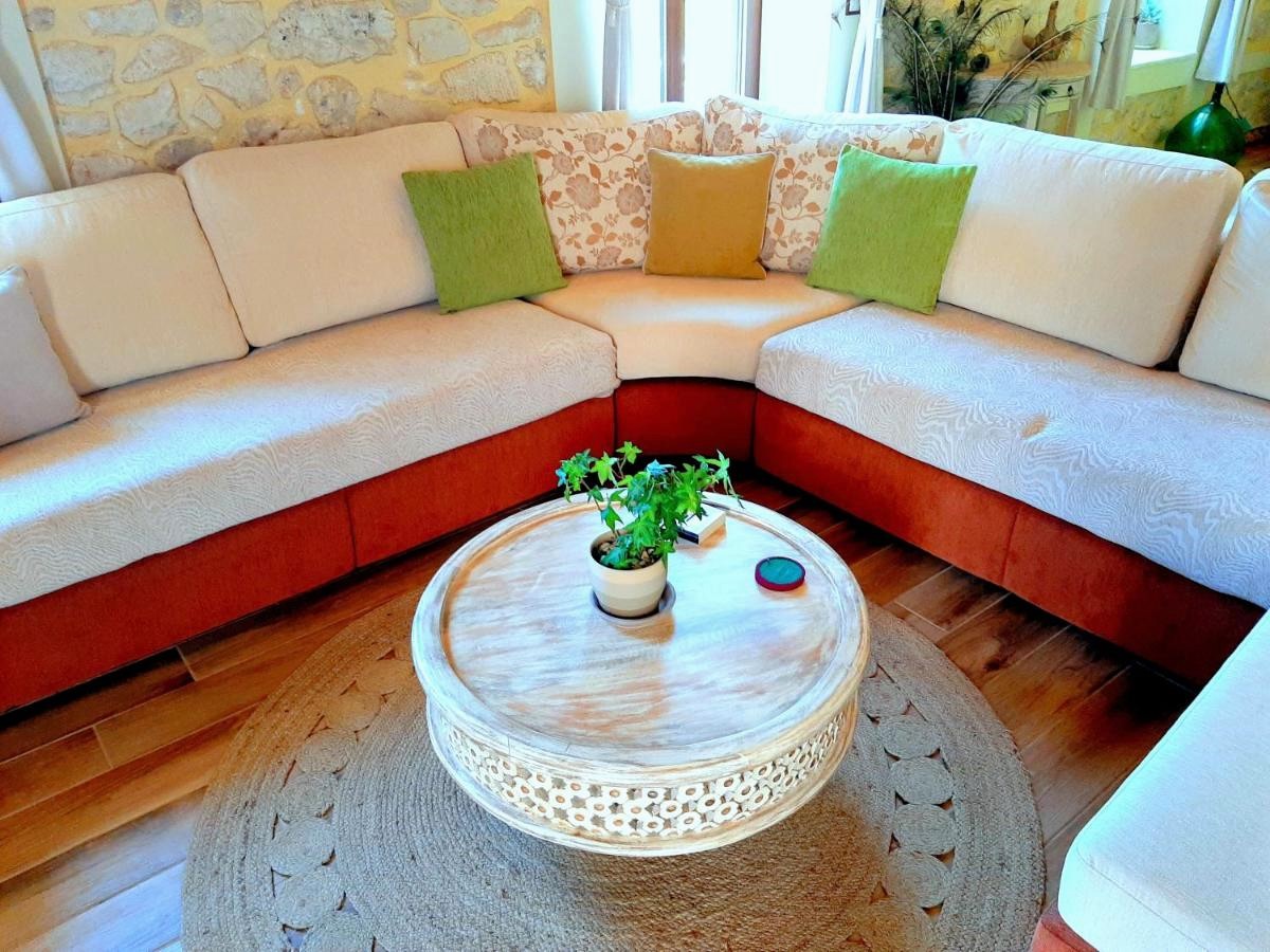 Living room of house for rent on Ithaca Greece, Anoghi