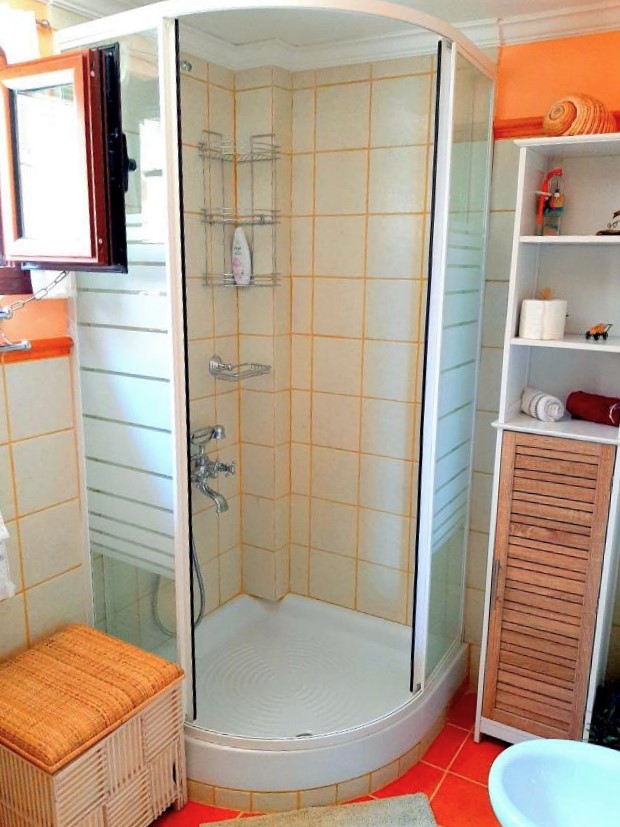 Bathroom of house for rent on Ithaca Greece, Anoghi