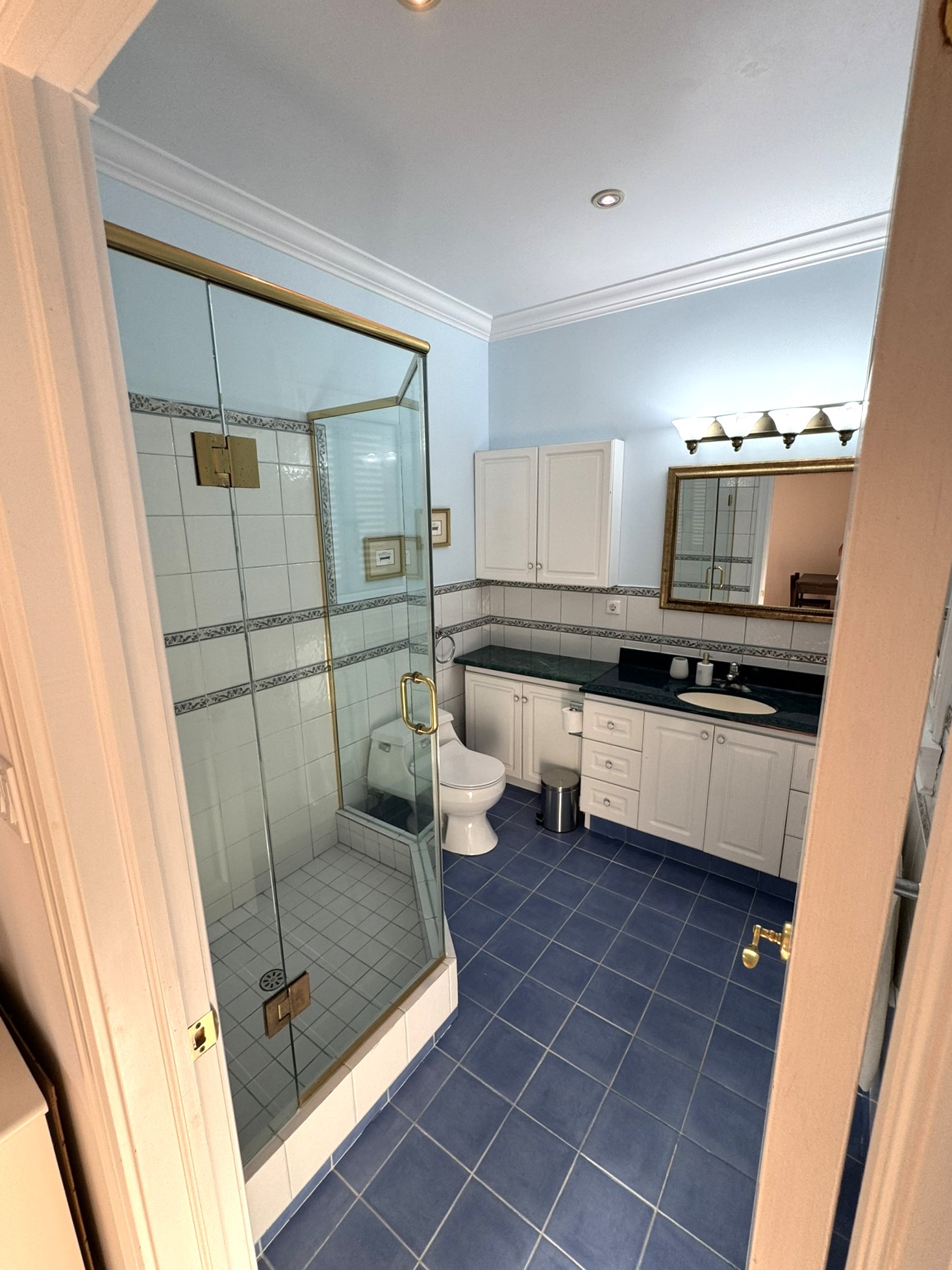 Bathroom of villa with pool for rent in Ithaca Greece Perachori