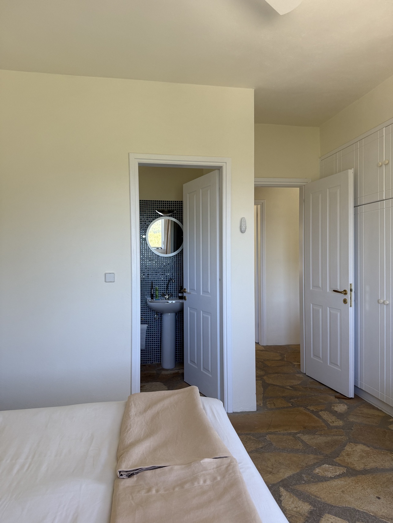 Bedroom with en suite bathroom of house for sale in Ithaca Greece, Stavros