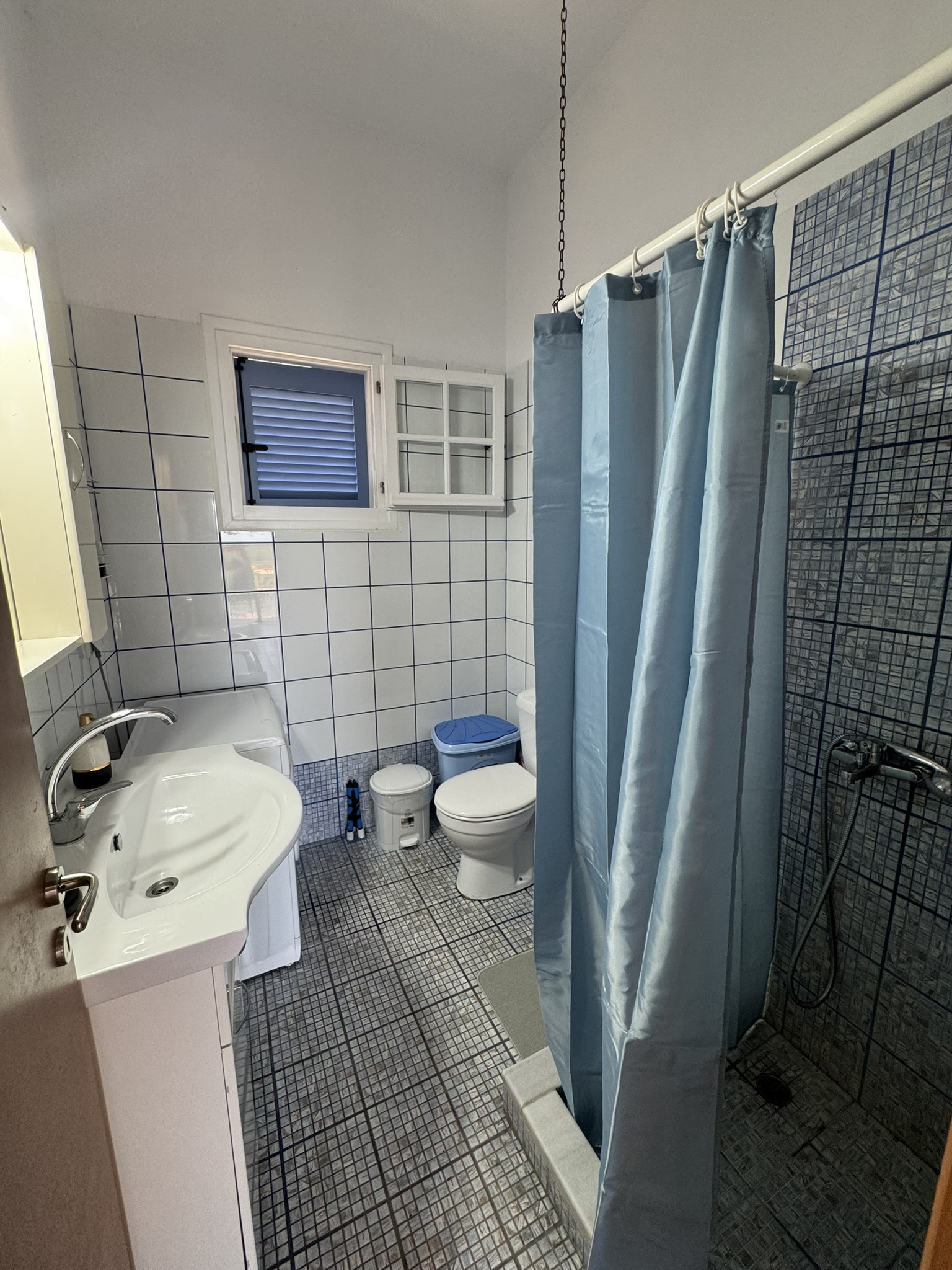 Bathroom of house for rent in Ithaca Greece, Stavros